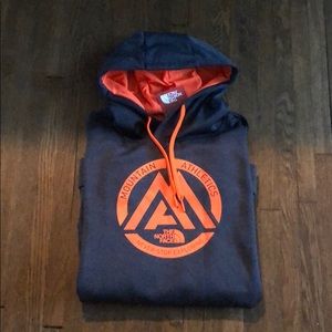 NEW NEVER WORN MEN’S NORTH FACE HOODIE